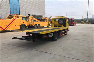 沪东新村非事故拖车