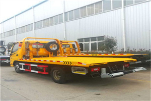 沪东新村附近拖车救援搭电